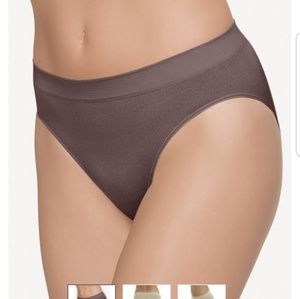 Wacoal B-Smooth Hi-Cut Brief